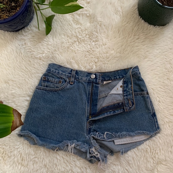 *SOLD* Vintage 505 Levi’s Shorts - Picture 3 of 5